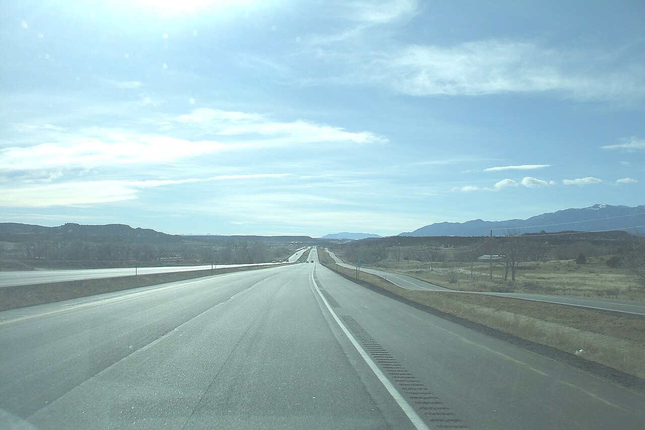 I-25 southbound near mile marker 80 in Pueblo County, Colorado, with Greenhorn Mountain of the Rockies behind it