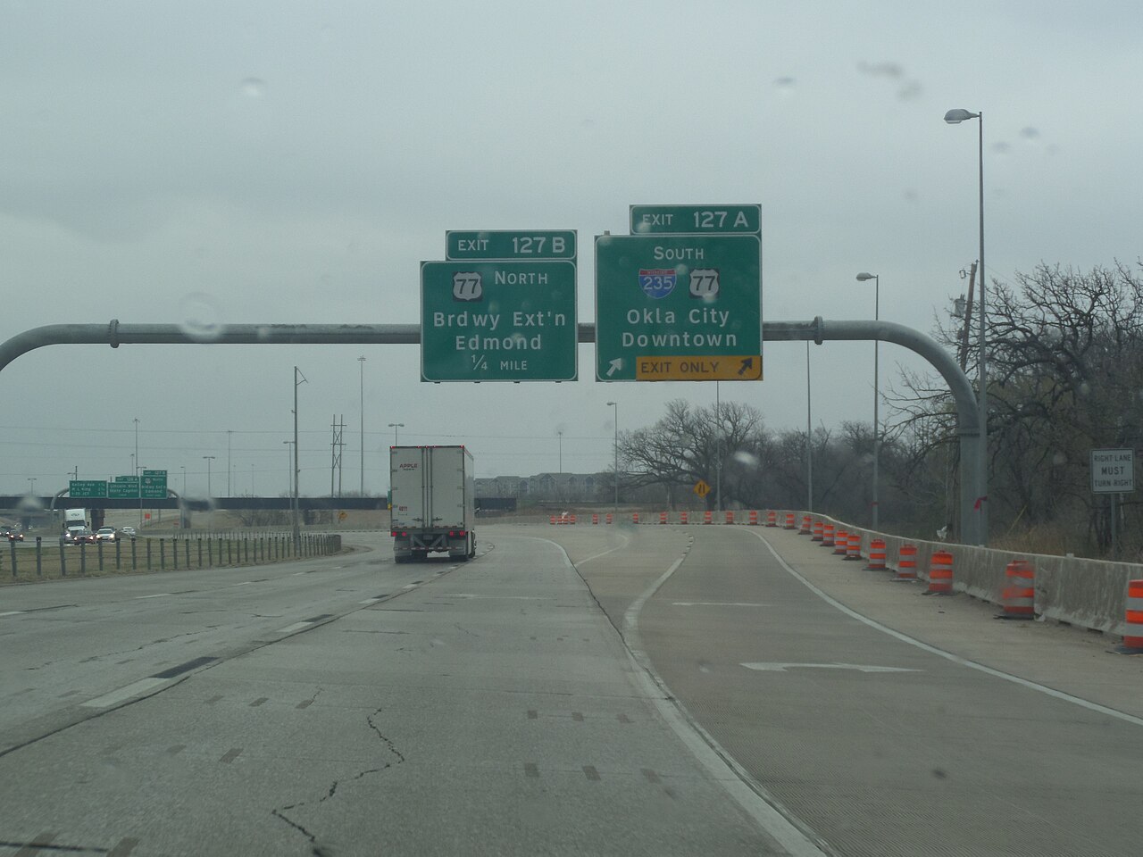 I-44 eastbound approaching the I-235 junction in north Oklahoma City