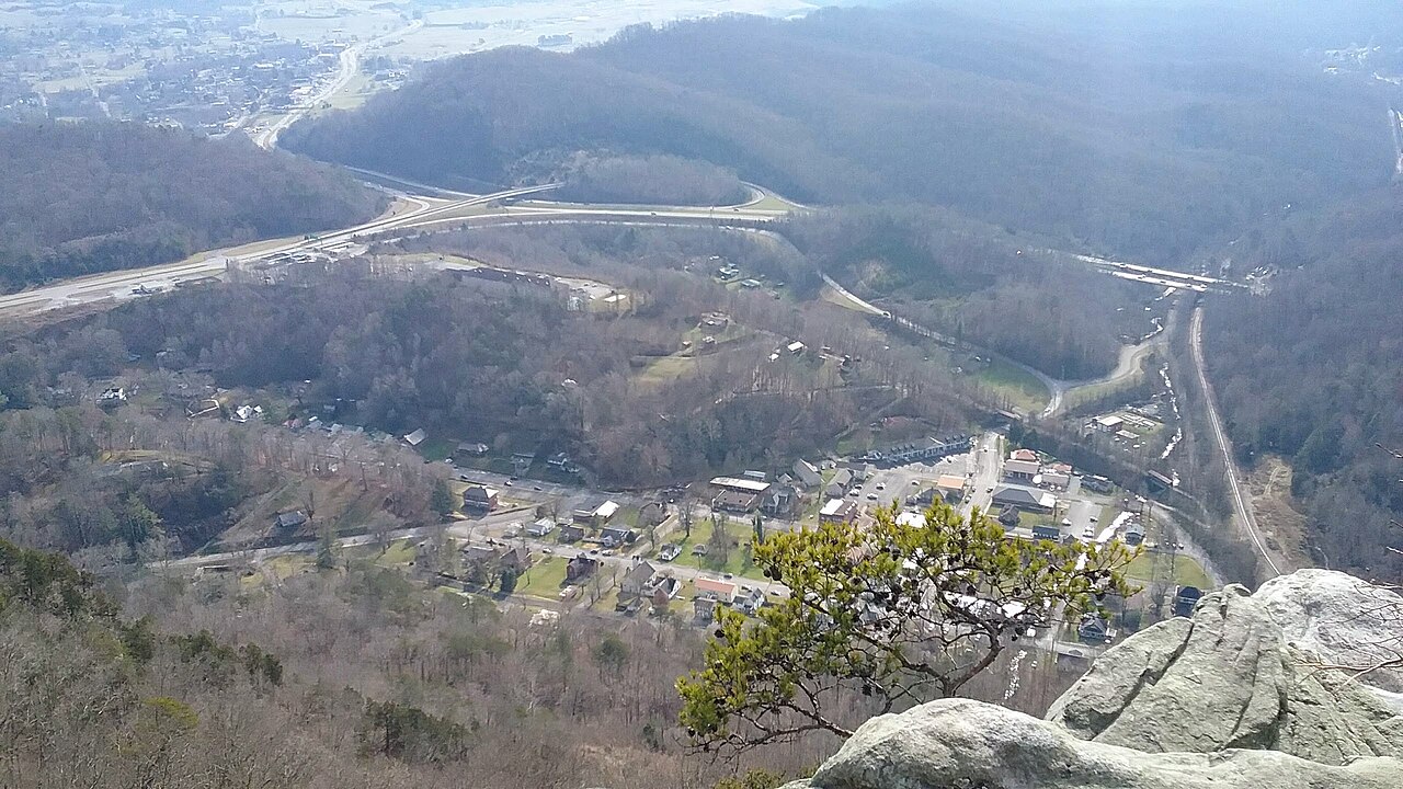 The view from Pinnacle Overlook down onto Cumberland Gap, with the town of Cumberland Gap, Tennessee, the US-25E/US-58 junction, and the south entrance of the Cumberland Gap Tunnel.