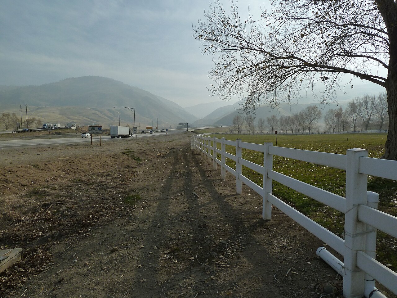 Interstate 5 approaching Grapevine Canyon from the south on Tejon Pass (Tejon Ranch, CA, 2011).
